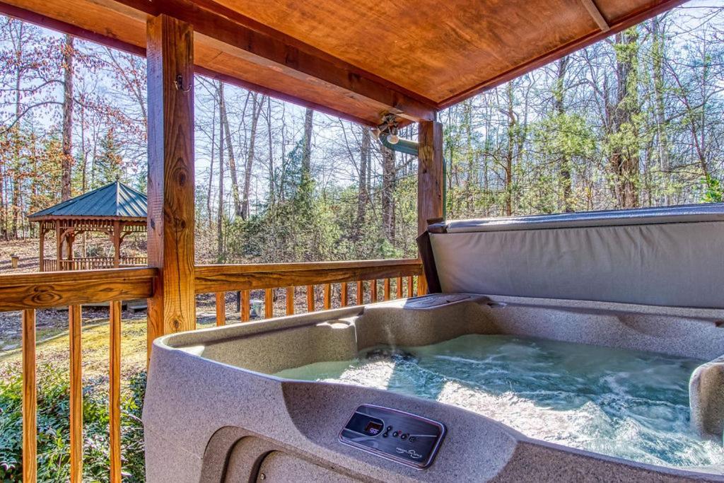 Sweet Seclusion, Hot Tub, Air Hockey, Wifi, 1089 Free Tickets Each Paid Day, Dollywood And More Sevierville Exterior foto